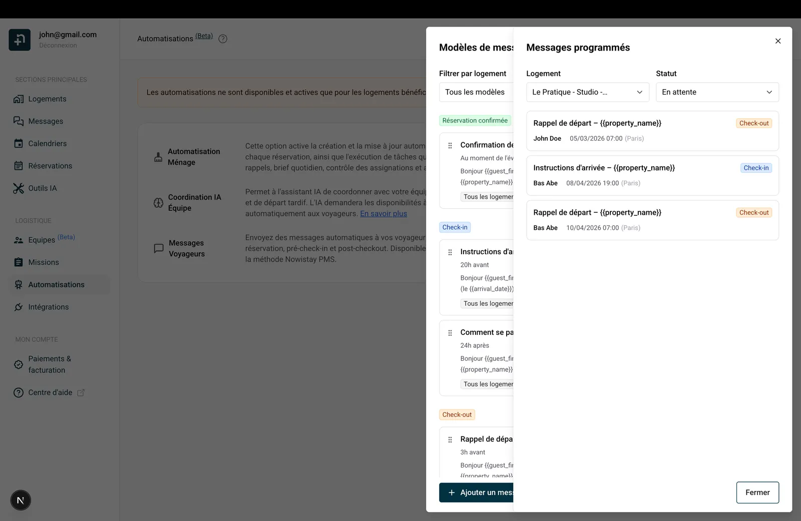Vue Messages programmés montrant les messages en attente avec les tags colorés par événement, les noms des voyageurs et les heures d'envoi