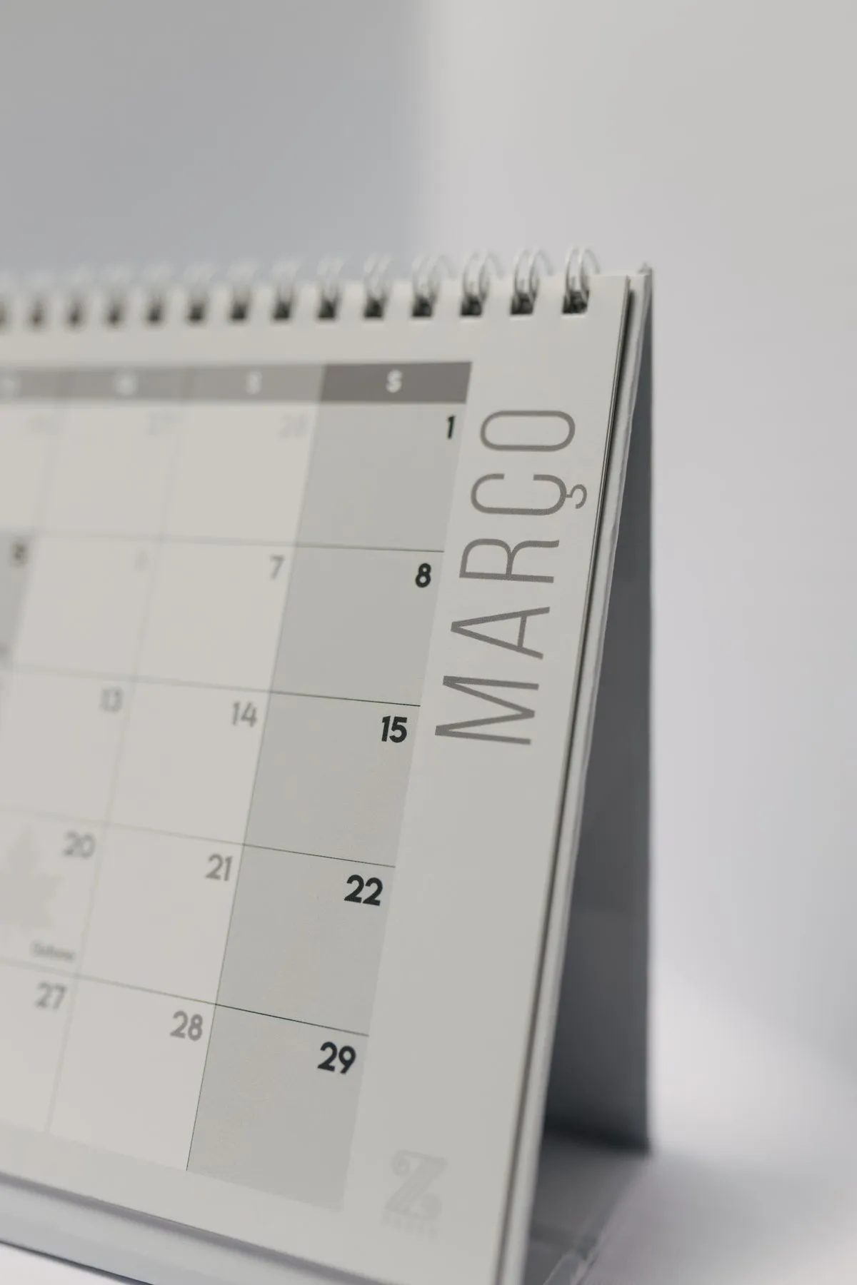 Desk calendar used to plan weekly and monthly stays