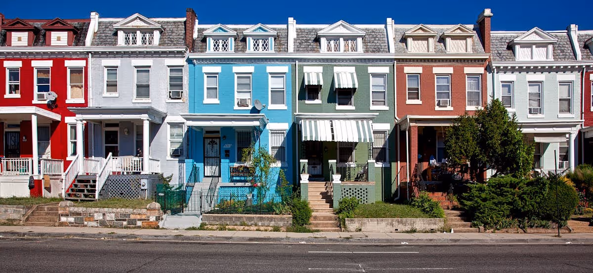 Intérieur élégant de location saisonnière illustrant l'expérience d'hébergement moderne avec Nowistay
