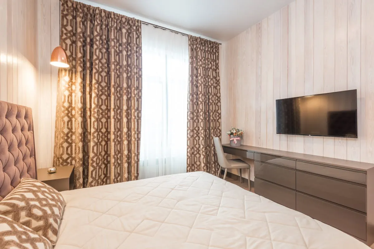 Cozy vacation rental bedroom with excellent amenities deserving five-star reviews
