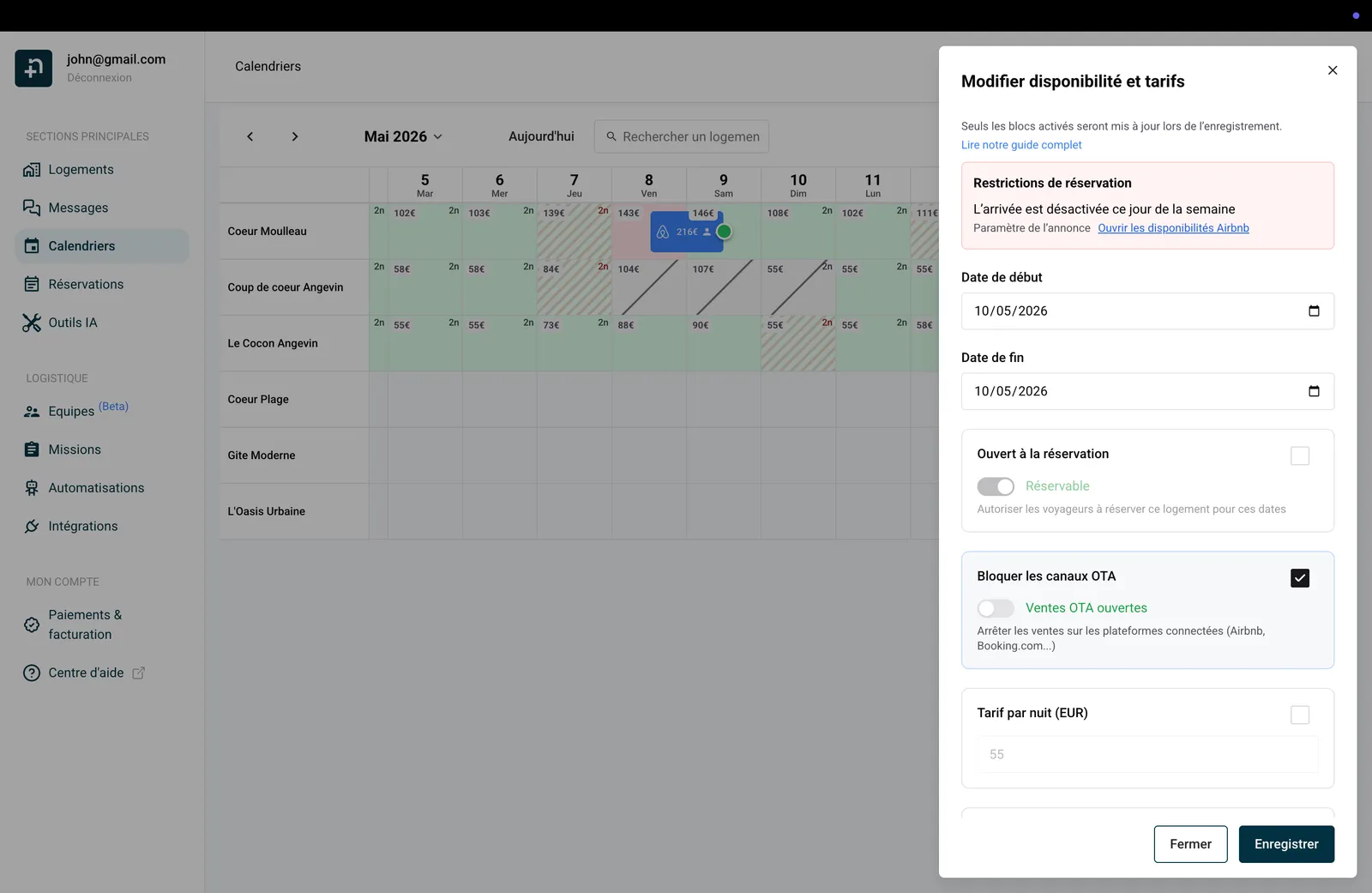 Panneau d'édition montrant le bloc de restrictions avec arrivée désactivée ce jour de la semaine depuis les paramètres de l'annonce avec lien vers la disponibilité Airbnb